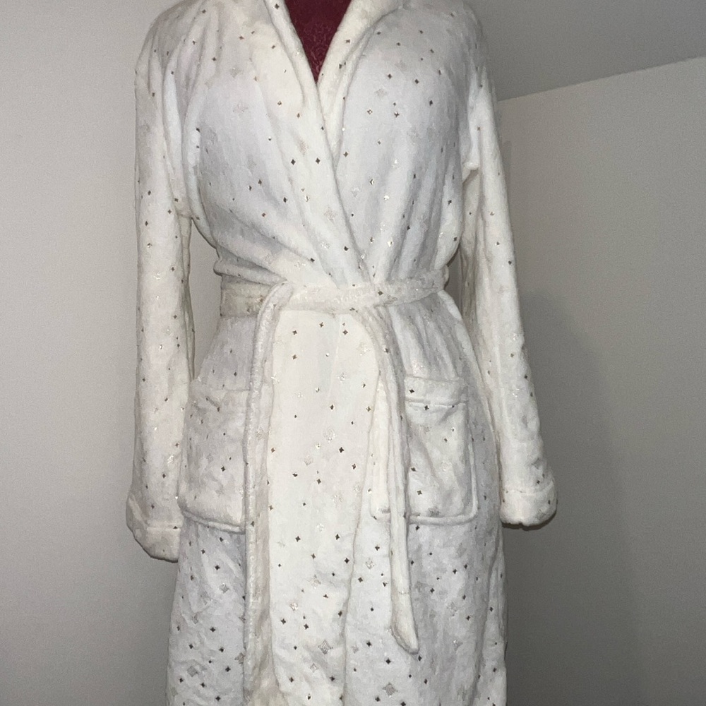 Girls Cat & Jack Robe. Cream with gold stars.
